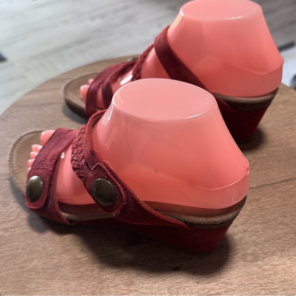 AETREX Womenβs Platform velcro Adjustable Red Suede Strappy Sandals size 7 - Picture 6 of 14